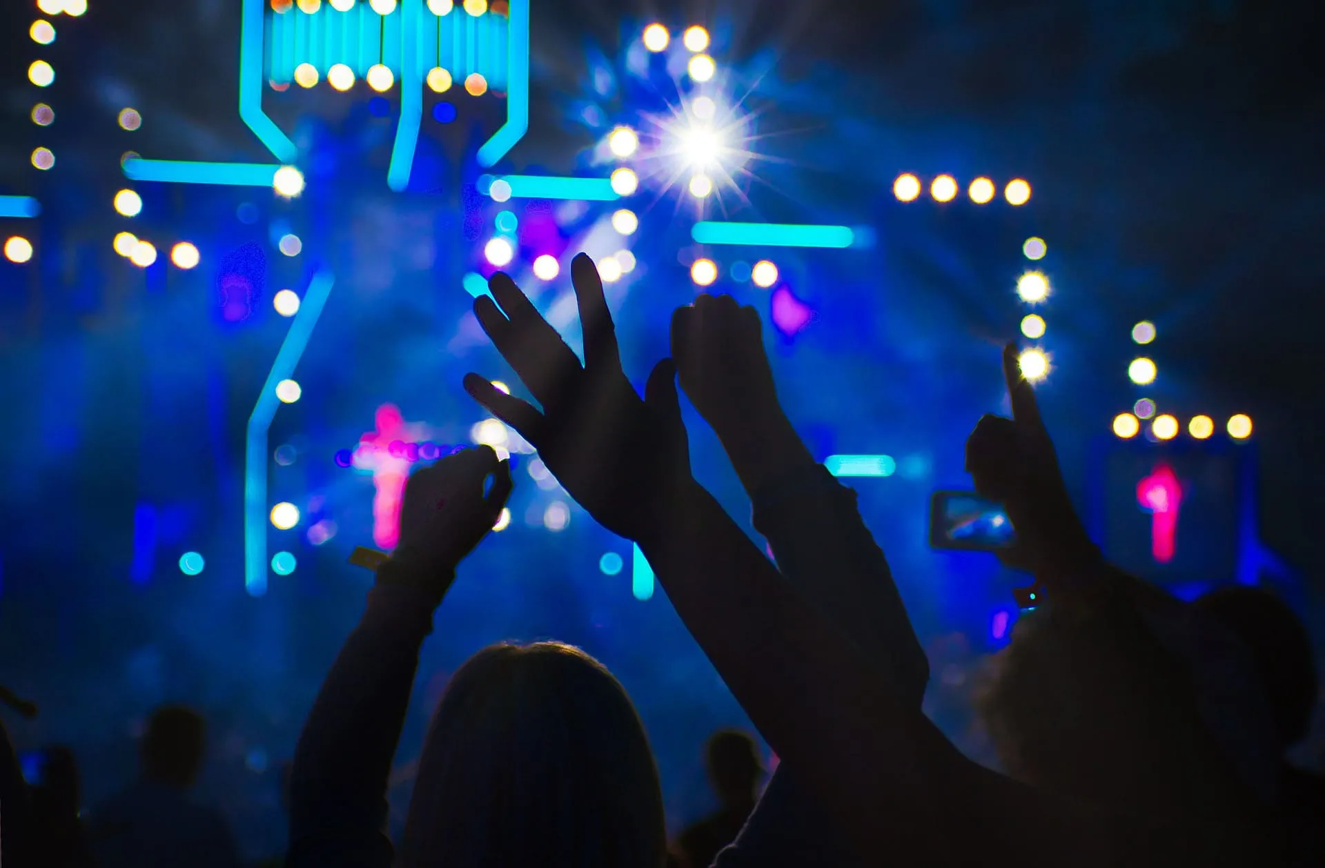 Mais de 20.000 shows realizados em território nacional e turnês mundiais nos quatro continentes.
